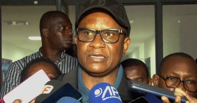 Lat Diop obtient une autorisation de sortie du territoire, il a quitté le Sénégal