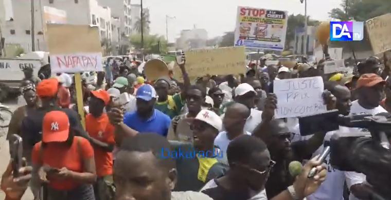 Cherté de la vie : les « paniers vides » descendent dans les rues de Dakar